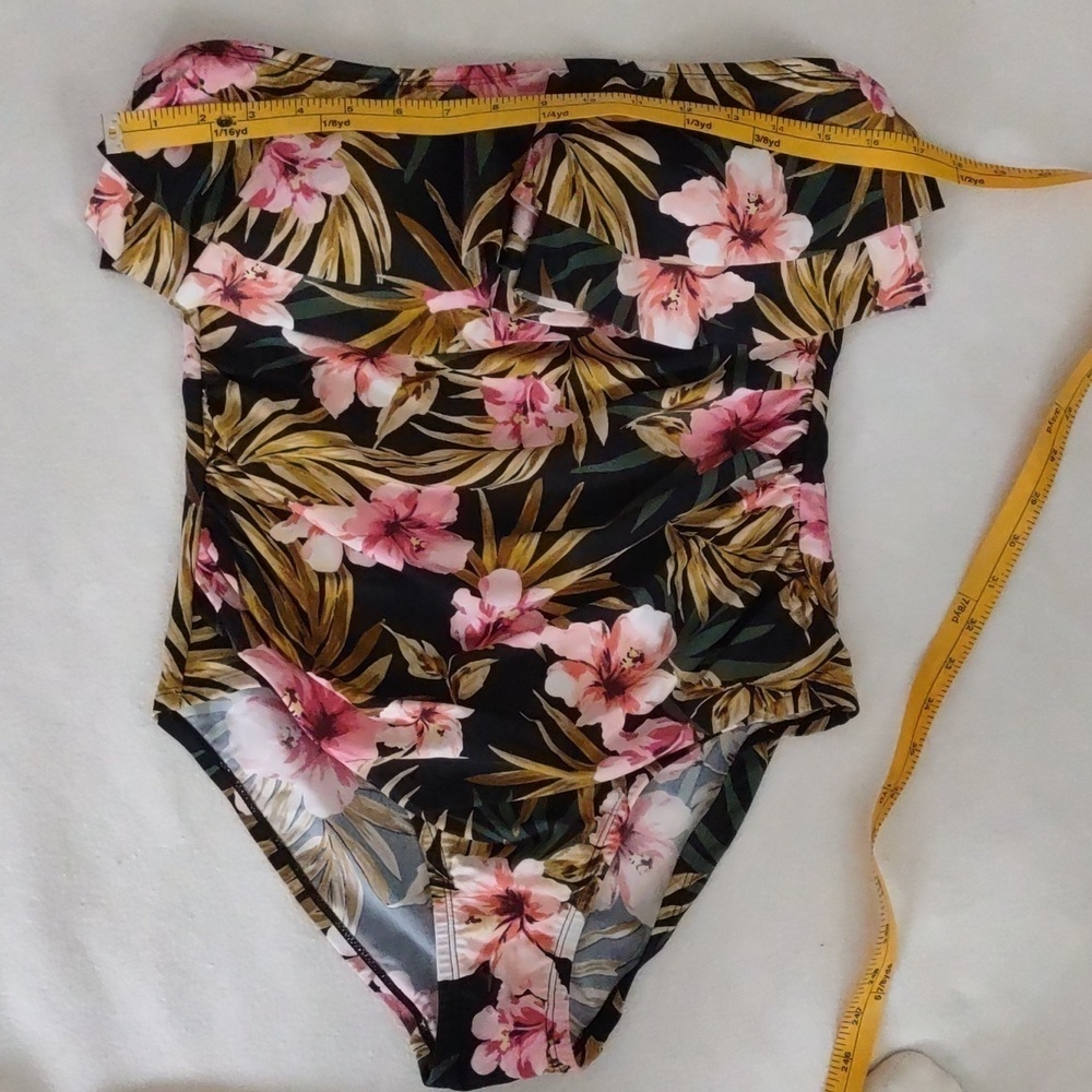 New Ruffle One Piece Swimsuit Size L - Picture 4 of 8